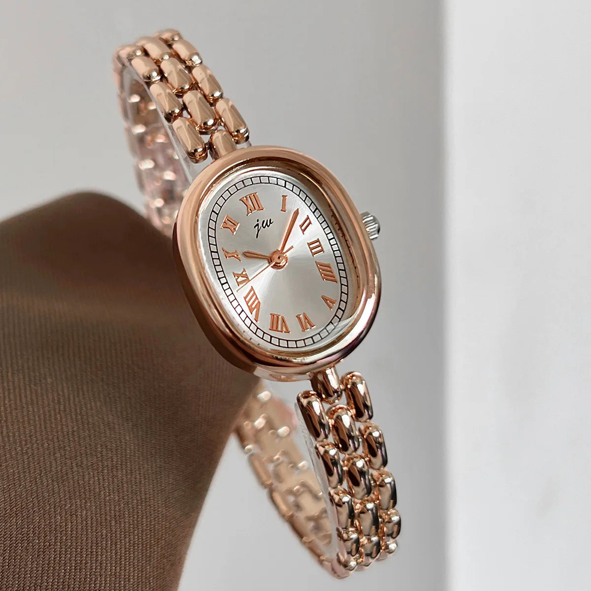 TrenLux Wear Women's Oval Artistic Niche High-Aesthetic Fashion Quartz Wristwatch TrenLux Wear