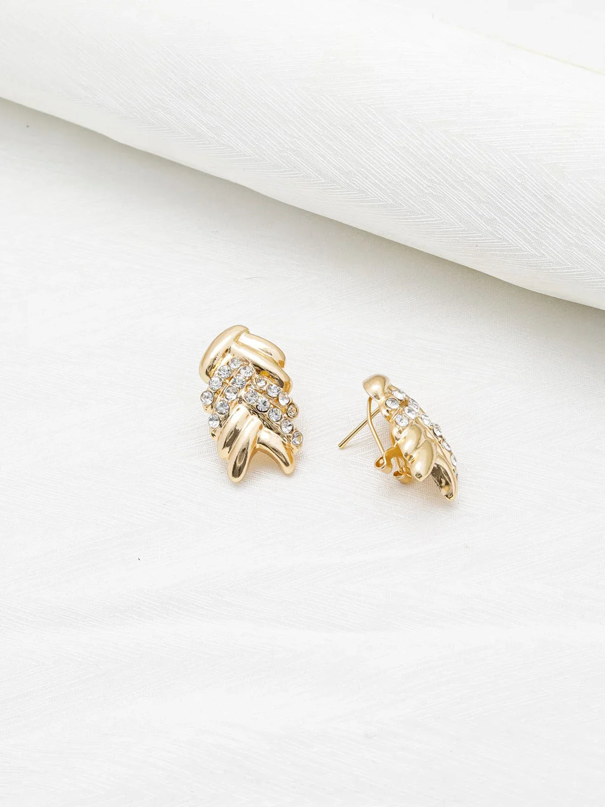Women's Dubai 18K gold plated luxury jewelry set featuring elegant necklace and matching earrings by TrendLux Wear.
