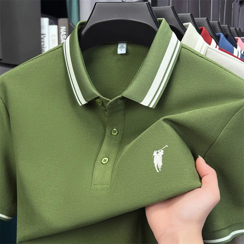Short sleeve polo shirt in olive green with white striped collar and embroidered pony logo. Made of breathable cotton.