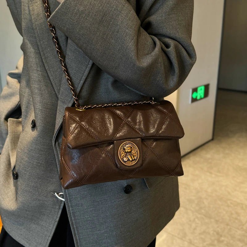 Women's luxury TrendLux Wear leather handbag with Lingge pattern, designer pure leather craftsmanship, stylish and elegant accessory.