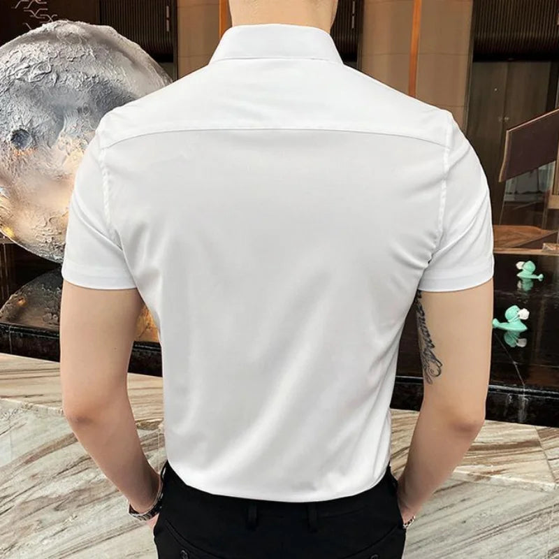 Short-sleeved black shirt for men, featuring a square collar and regular fit, showcased from the back.