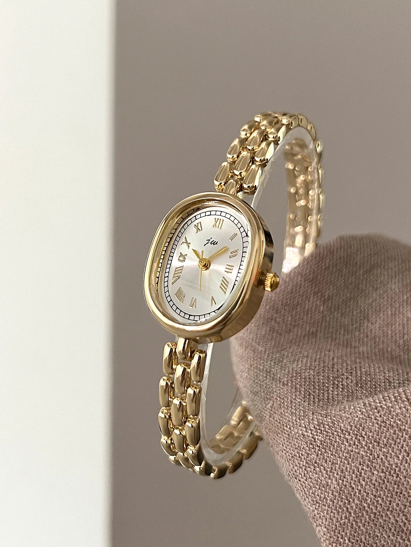 TrenLux Wear Women's Oval Artistic Niche High-Aesthetic Fashion Quartz Wristwatch TrenLux Wear