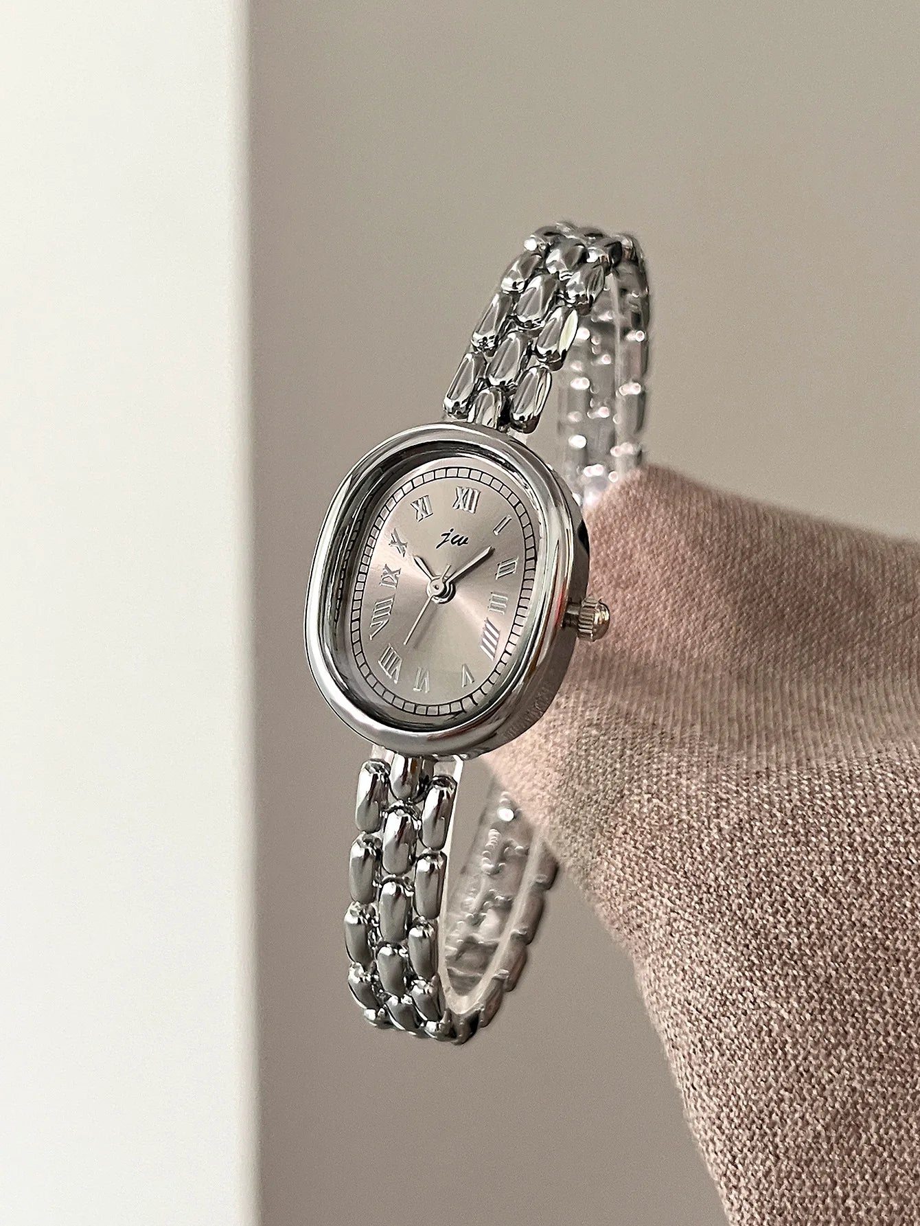 TrenLux Wear Women's Oval Artistic Niche High-Aesthetic Fashion Quartz Wristwatch TrenLux Wear