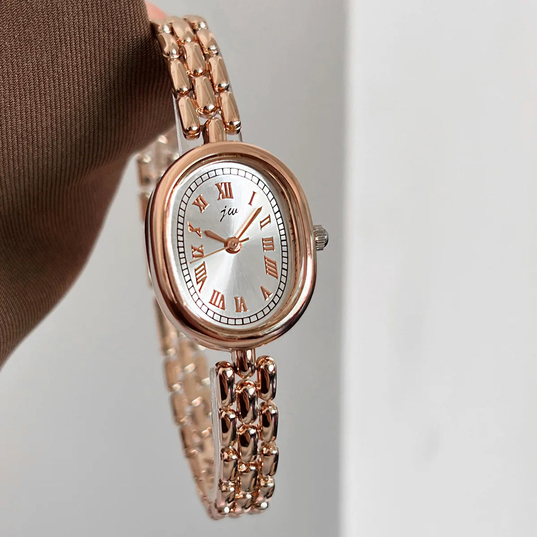 TrenLux Wear Women's Oval Artistic Niche High-Aesthetic Fashion Quartz Wristwatch TrenLux Wear