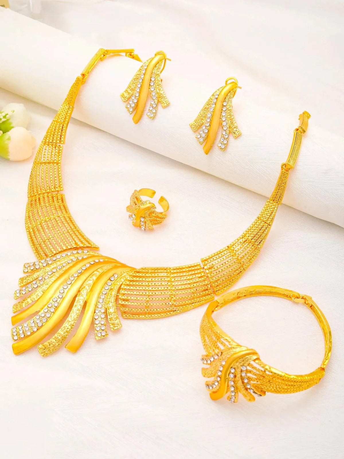 Dubai 24K gold luxury jewellery set by TrendLux Wear featuring elegant necklace and earrings for statement glamour.