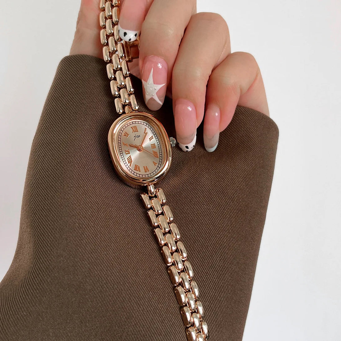 TrenLux Wear Women's Oval Artistic Niche High-Aesthetic Fashion Quartz Wristwatch TrenLux Wear