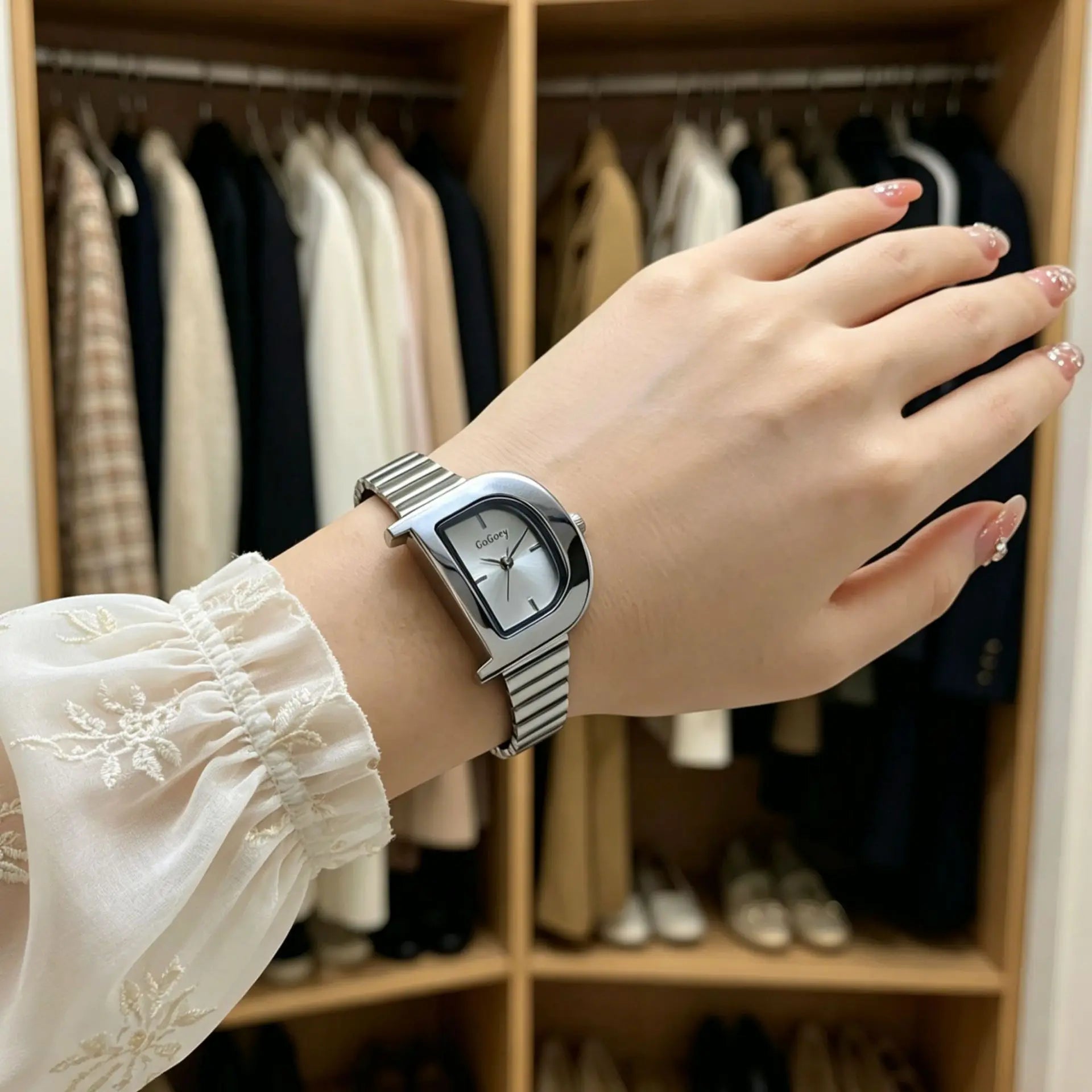 TrendLux Women's Vintage D-Shaped Bamboo Knot Personalized Quartz Wristwatch