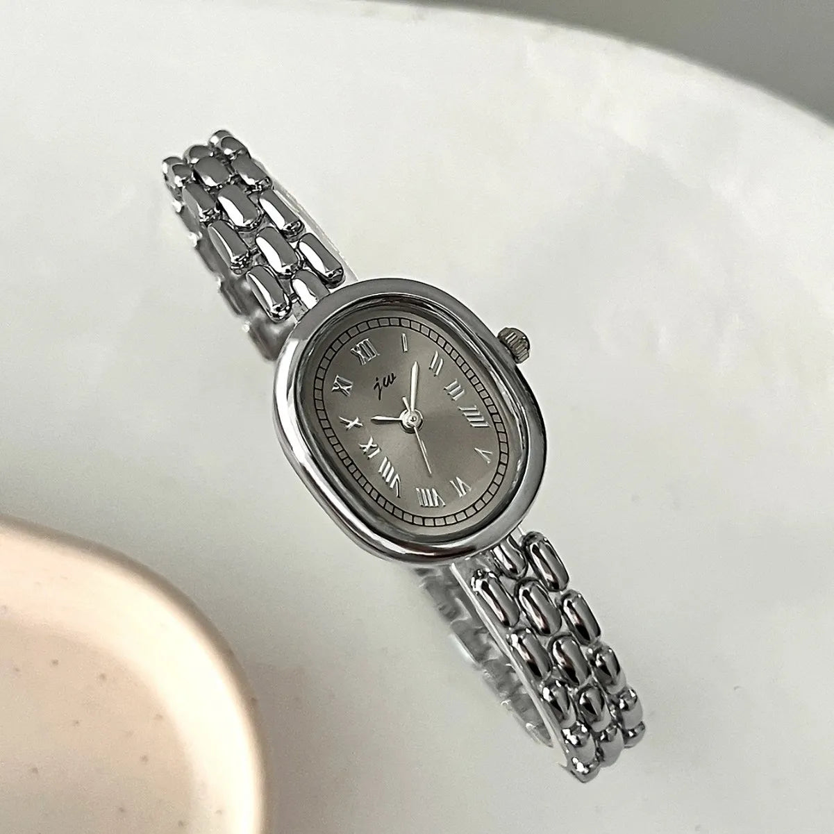 TrenLux Wear Women's Oval Artistic Niche High-Aesthetic Fashion Quartz Wristwatch TrenLux Wear